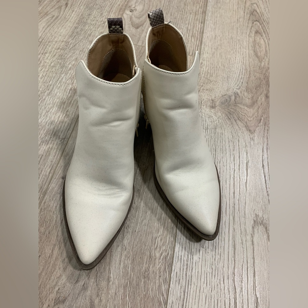 Time and Tru white/off white boots